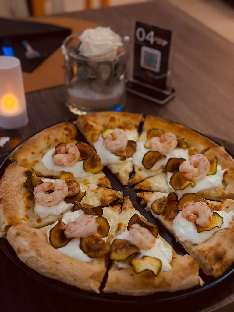 fouad jebb_Pizzeria Canguro Nero 1981_Boschi Sant'Anna_review