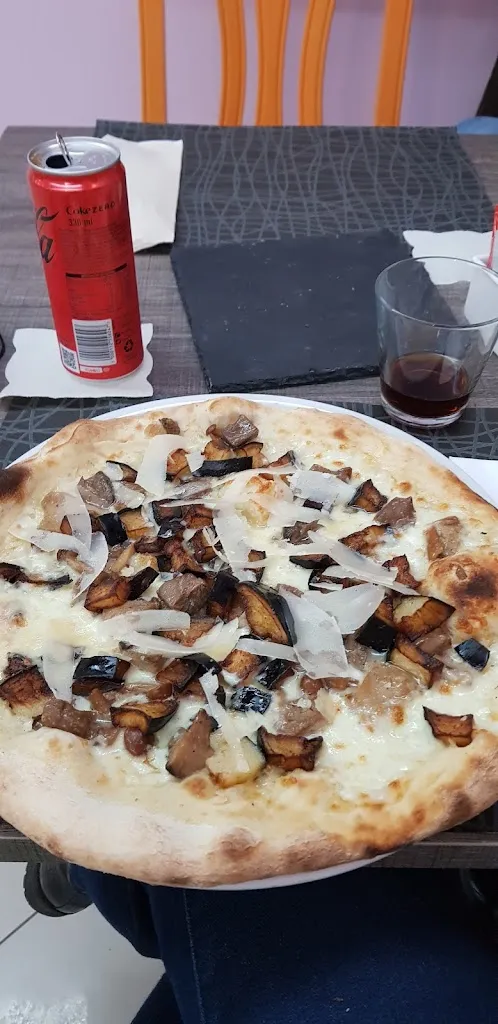 paola penon_Pizzeria Canguro Nero 1981_Boschi Sant'Anna_review