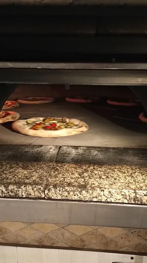 Tato Birillo Pizzeria Trattoria_Bovolenta_slider_image_2