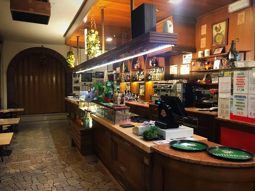 Pizzeria Trattoria Alla Croce restaurant in Borso del Grappa