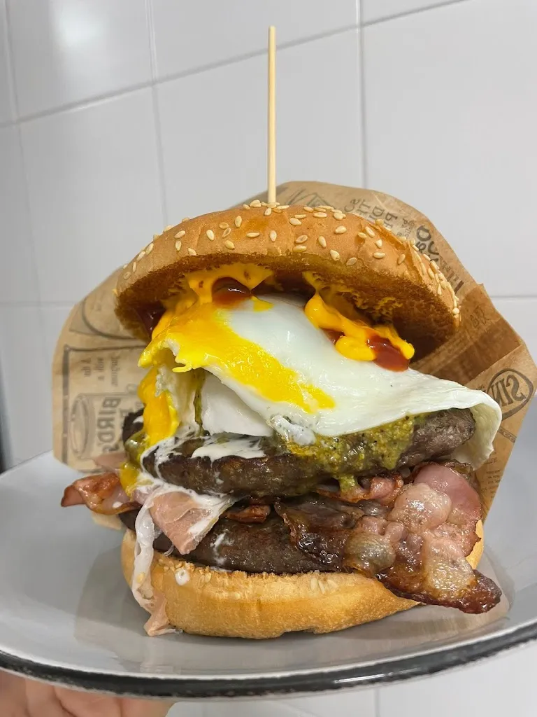 Mario Nigro_Happy Burger_Palagianello_review