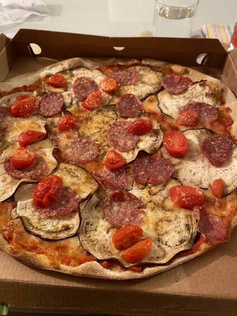 Giulia Sganzerla_Pizzeria Al Taglio Azzurra Di Galvan Gianfranca_Bovolone_review