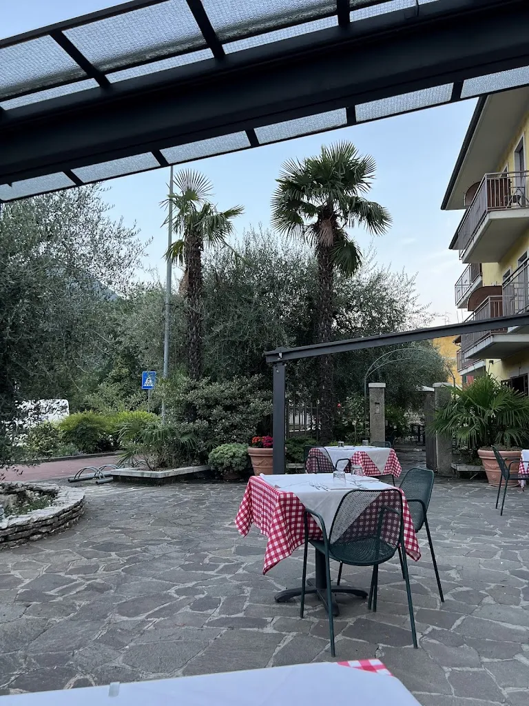Alexey Subach_Hotel Ristorante Bar Olivo_Brentino Belluno_review
