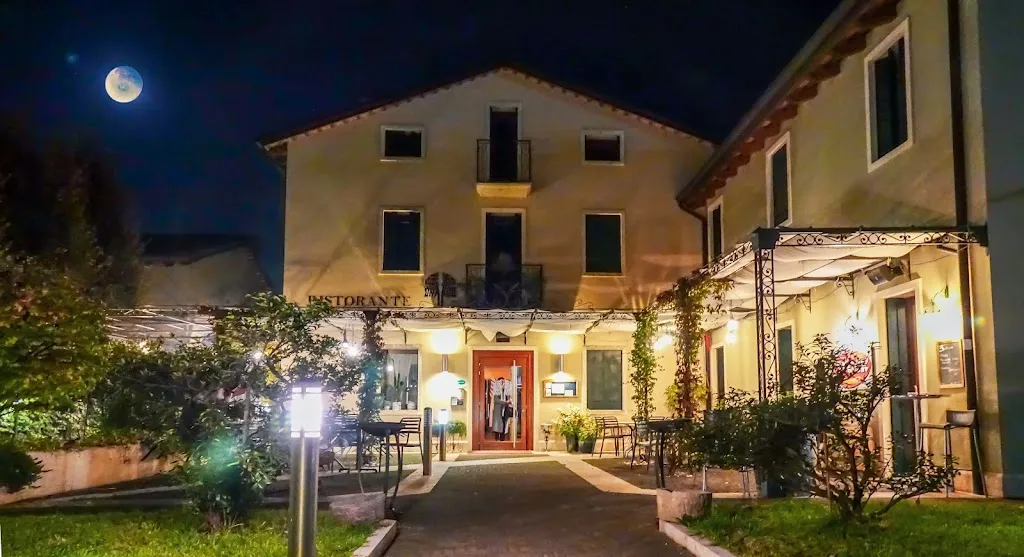 Hotel Ristorante Due Platani (di Luigi) restaurant in Brogliano