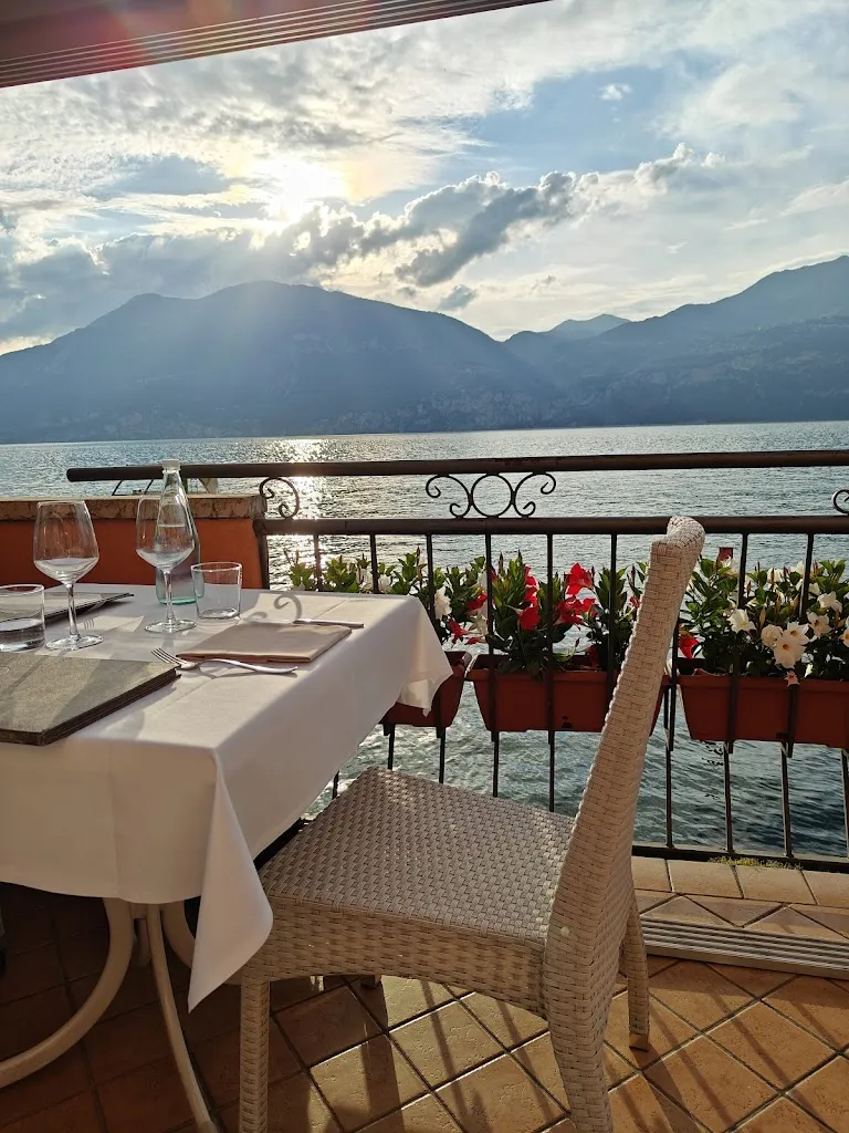 Ristorante Pizzeria La Roche restaurant in Brenzone