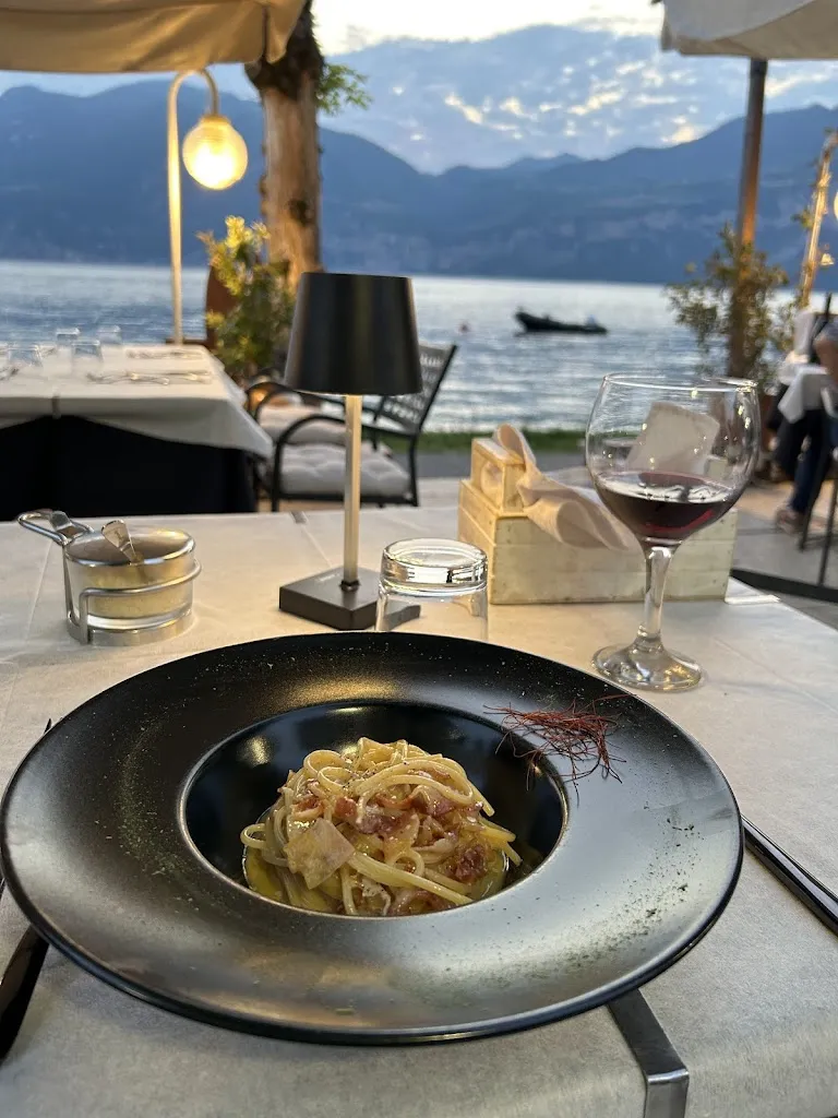 Gina Lemke_La Zattera Sul Lago_Brenzone_recensione