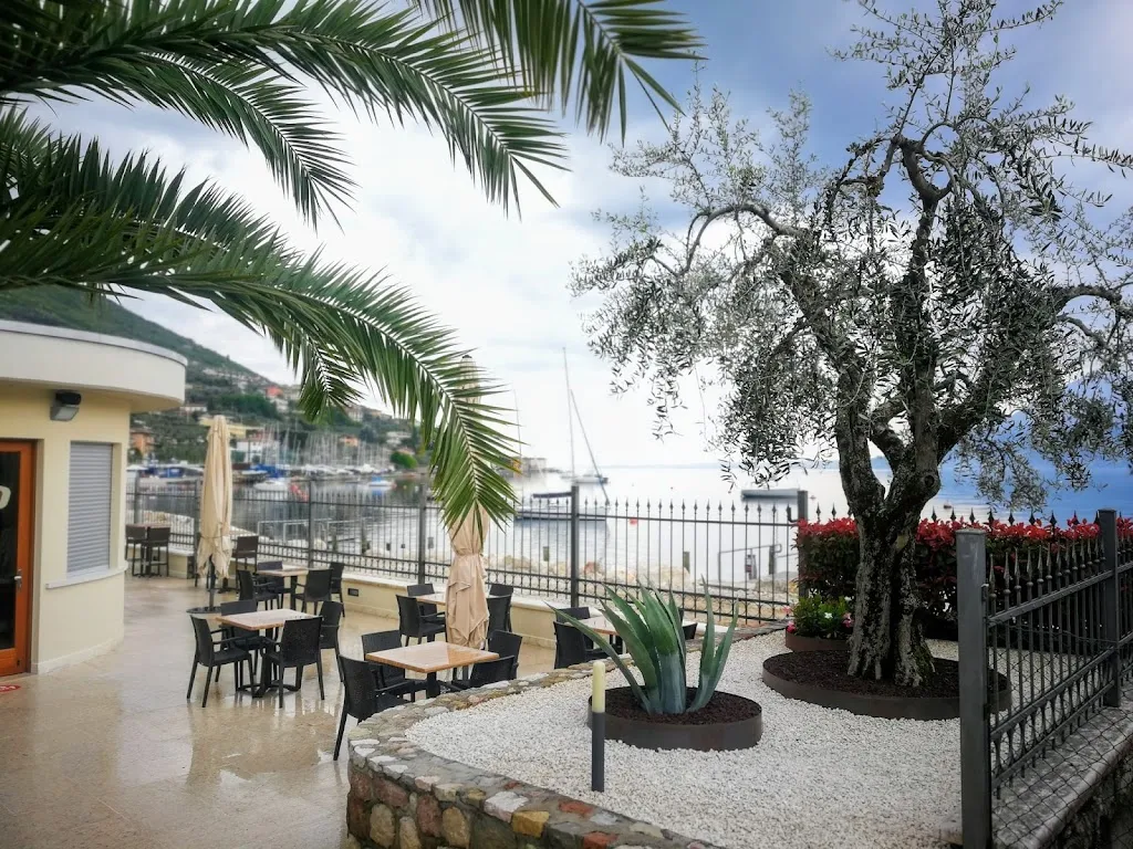 Bar Lido Assenza restaurant in Brenzone