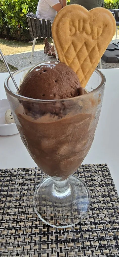 June Beach Restaurant & Bar_Brenzone_slider_image_3