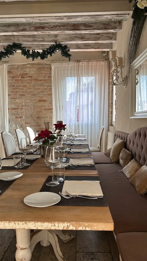 Riva Rosa_Burano_slider_image_1