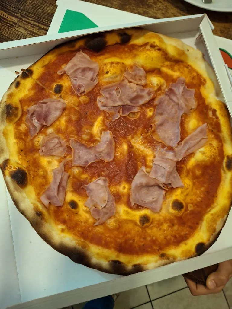 Pizzeria Max restaurant in Ca' Rainati