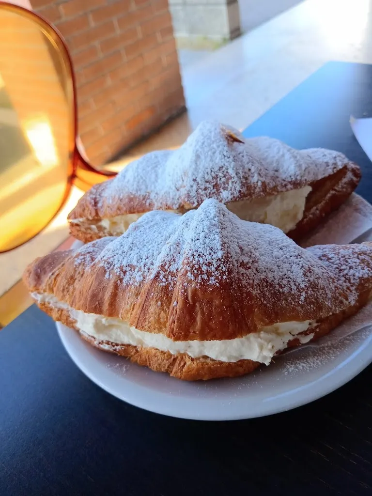 Giulia Bonfada_Caffé al Leone_Ca' degli Oppi_review