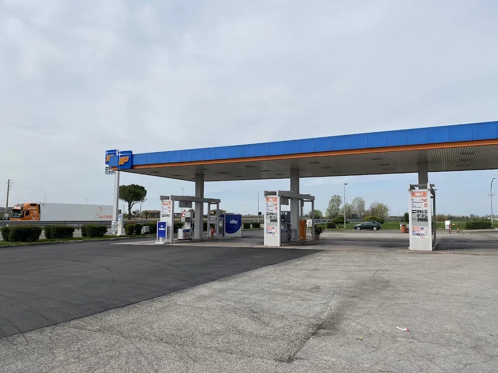 Autogrill Isola Rizza restaurant in Ca' degli Oppi