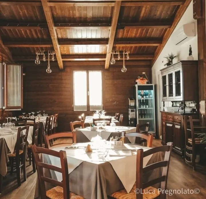 Risto-bar Il Porticciolo restaurant in Ca' Tiepolo