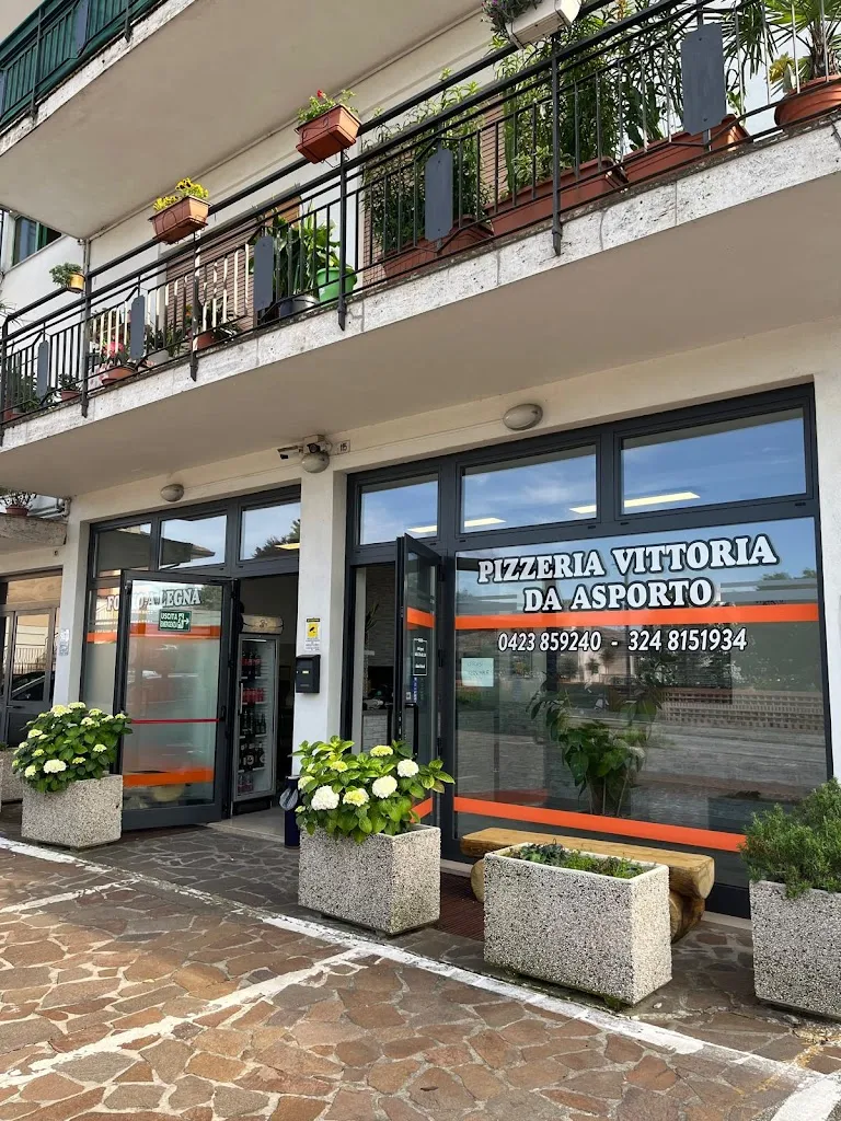 Pizzeria Vittoria restaurant in Caerano di San Marco