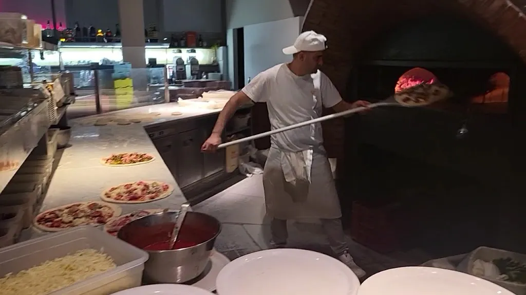 Fucina Ristorante Pizzeria - A.M. Food Srl_Bussolengo_slider_image_2