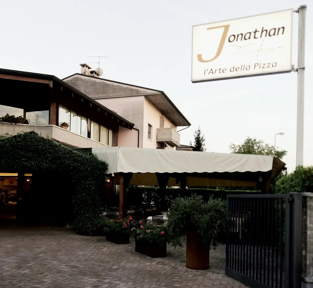 Pizzeria Jonathan restaurant in Bussolengo