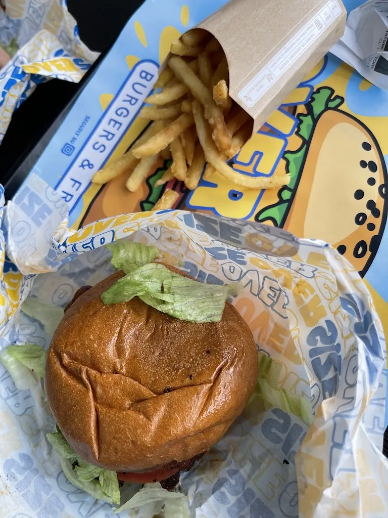 OVERSIZE BURGERS & FRIES_Bussolengo_slider_image_3