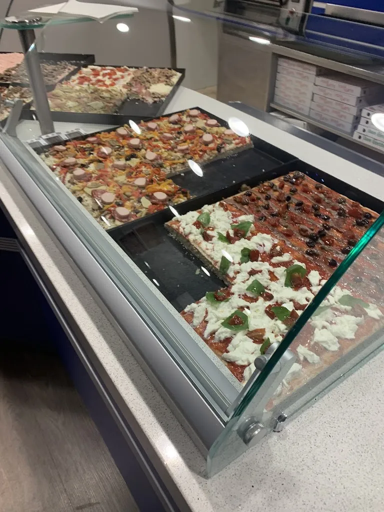 Pizzeria Al Taglio Al Goloso Sas Di Gambinotti_Bussolengo_slider_image_2