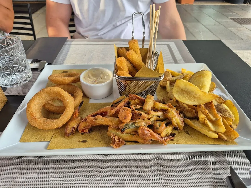 Michal Magula_Bar Commercio Burger Bistro'_Ca' Savio_review