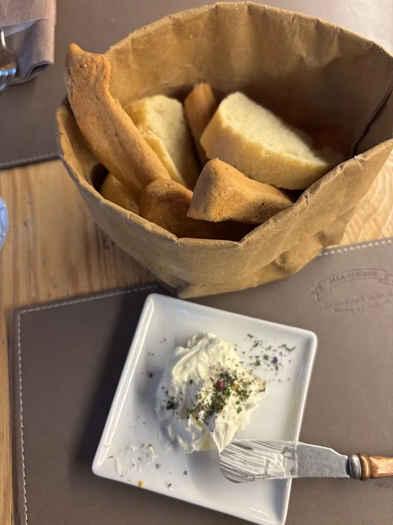 Natasha Saleh_Alla Stazion Locanda nelle Dolomiti Camere,Ristorante,Bar_Calalzo di Cadore_review