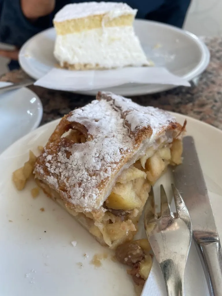 Nora Rasini_Bar Bianco_Calalzo di Cadore_review