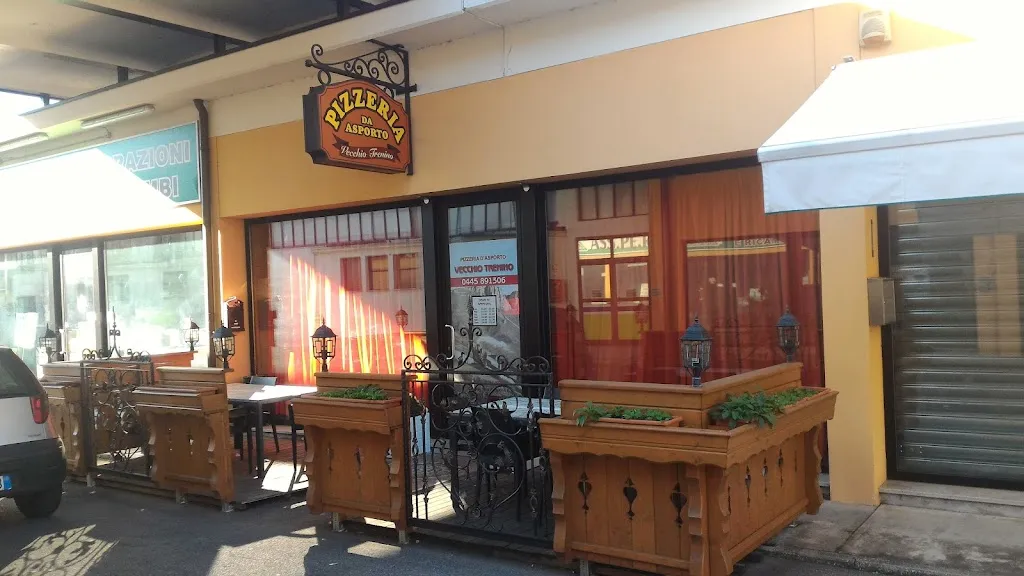 Pizzeria Da Asporto Vecchio Trenino restaurant in Caltrano