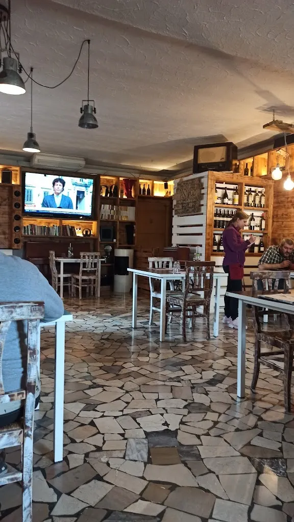 Risto Pizza Civico 253 Restaurant in Caltana