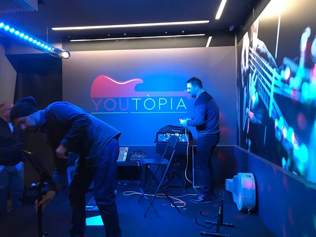 giuseppe d'Elia_Youtòpia_Castel di Sangro_review