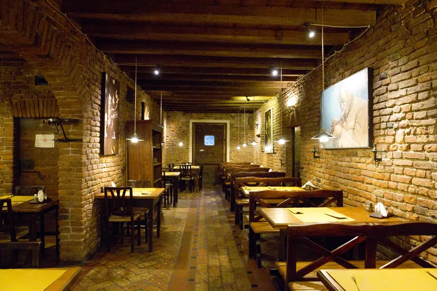 Red Tower restaurant in Campodoro