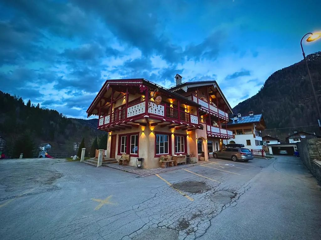 Garnì Costa restaurant in Canale d'Agordo