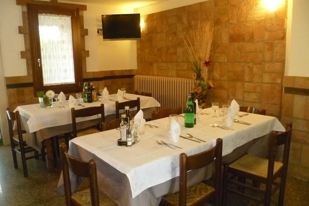 Al ponte trattoria restaurant in Campo San Martino