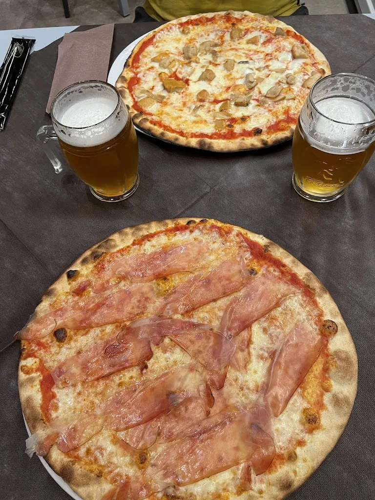 Pizzeria Sgrebani's Bar/pizzeria_Canove di Roana_slider_image_2