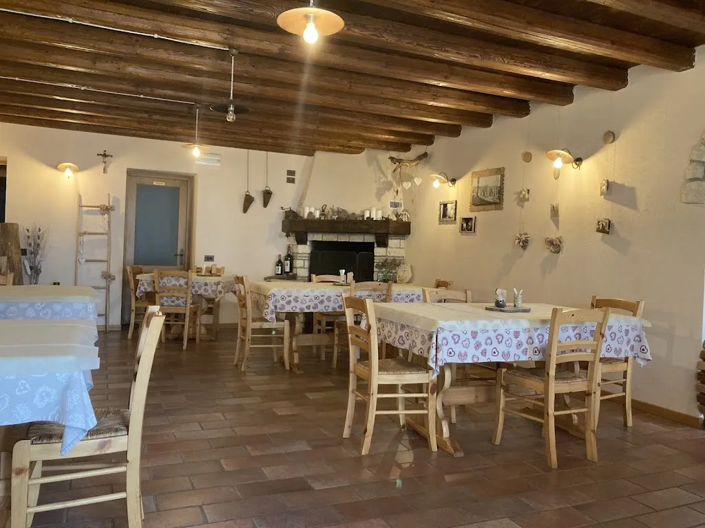 Agriturismo Croda Bianca restaurant in Caniezza