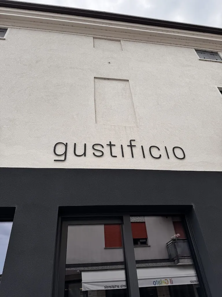 Mohamed Hamad_Albergo il Gustificio_Carmignano di Brenta_review