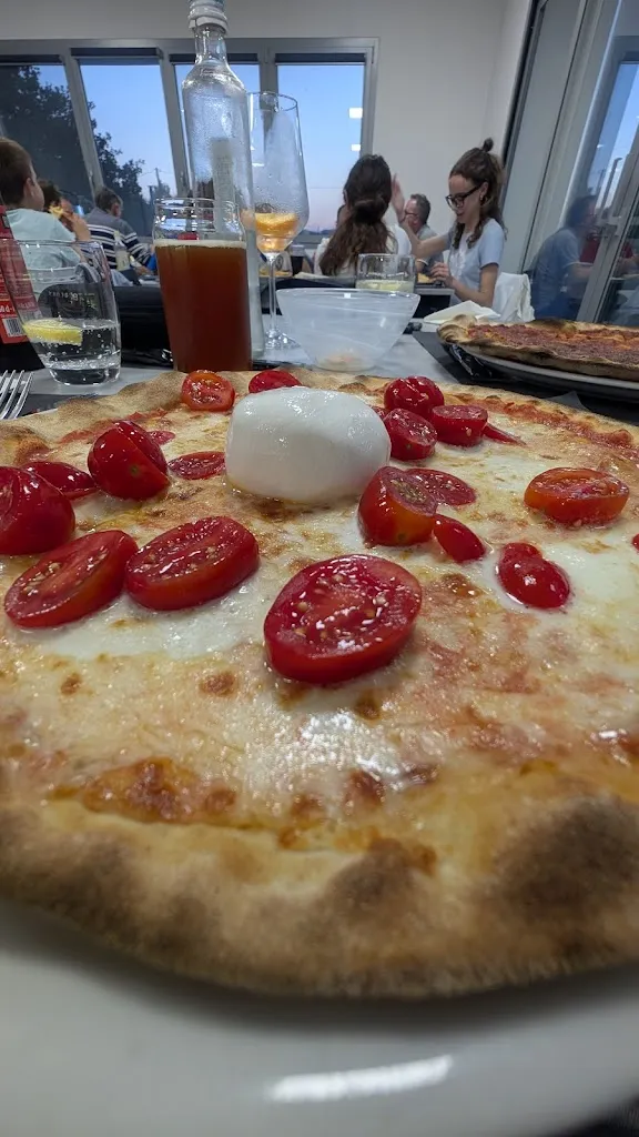 Pizzeria Carrarese Di Montecchio Franco S.a.s._Carrara San Giorgio_slider_image_3