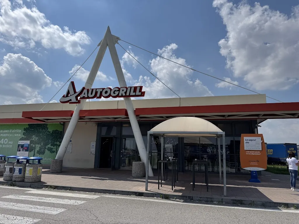 Eric Mastrocola_Autogrill San Pelagio Ovest_Carrara San Giorgio_review
