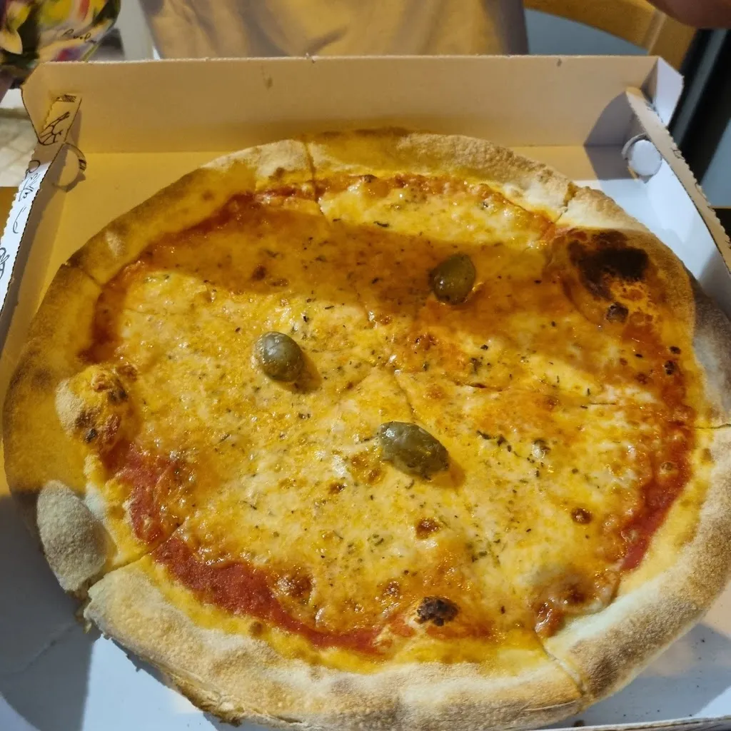 Red Moon Pizzeria Paninoteca Griglieria Friggitoria_Palmariggi_slider_image_3