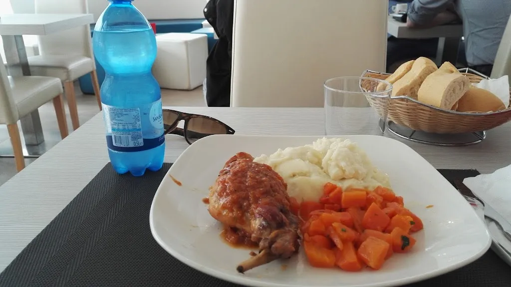 Pizzeria Gio' Pizza_Casalserugo_slider_image_2