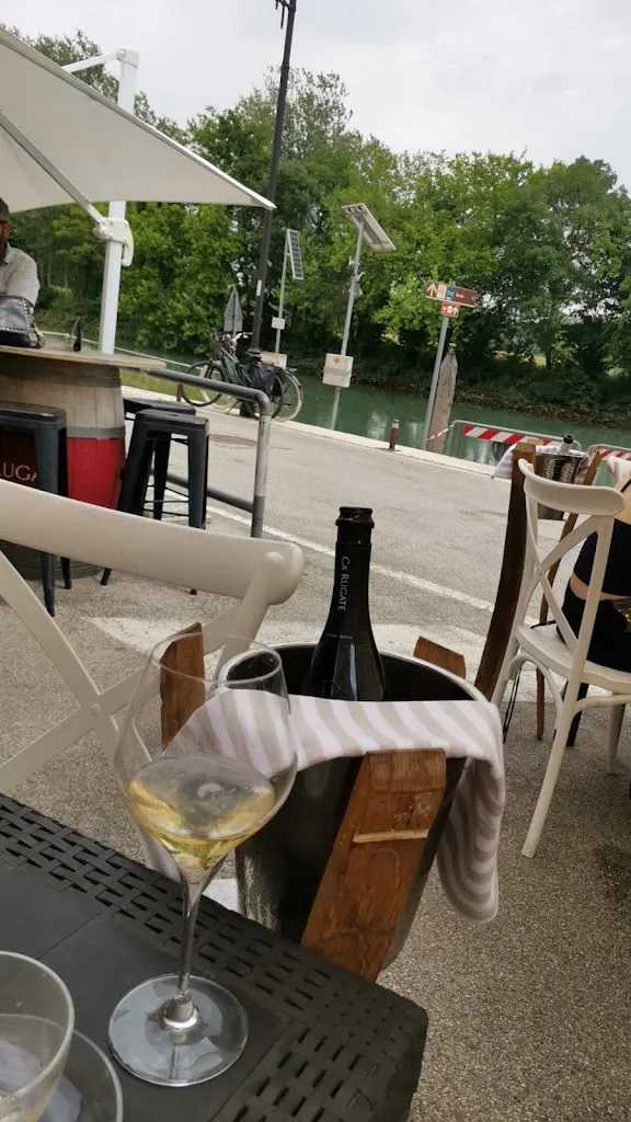 Owen McComasky_Al Porticciolo 5_Casale sul Sile_review