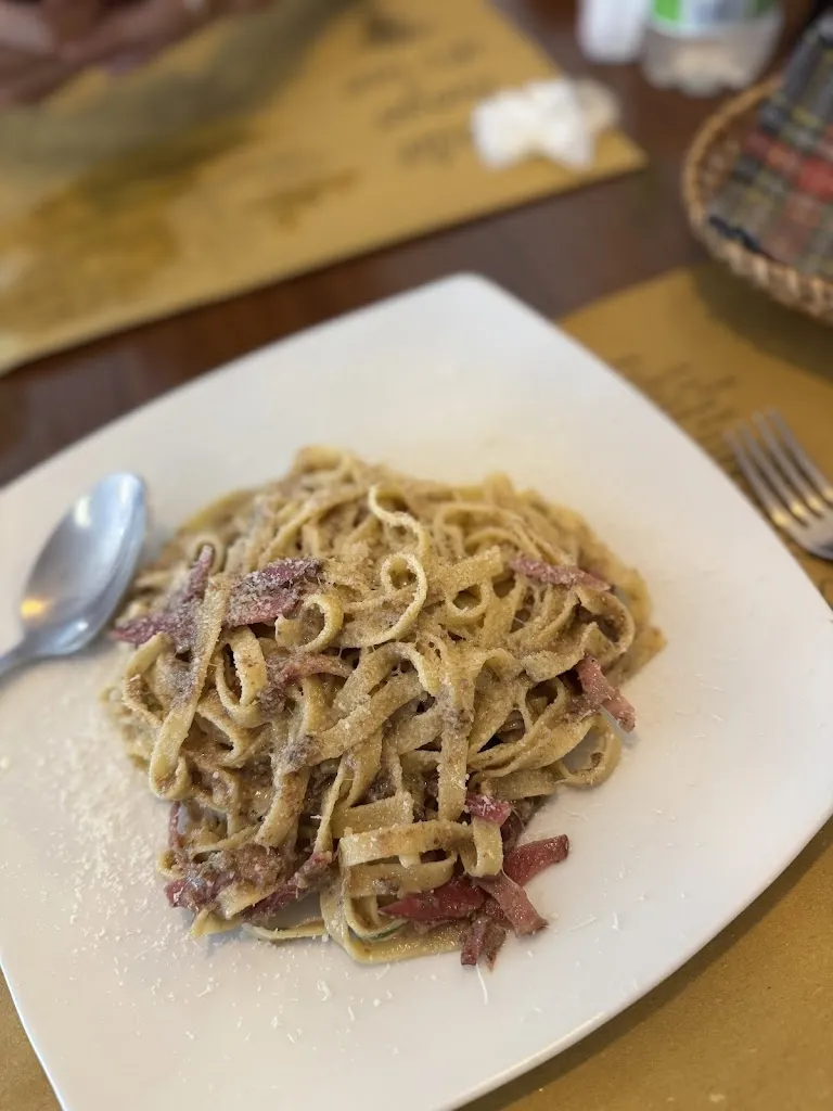 Leon Chin_Bar Roma Pinsa e sapori. Pinse pizze hamburger club sandwich_Casale sul Sile_recensione