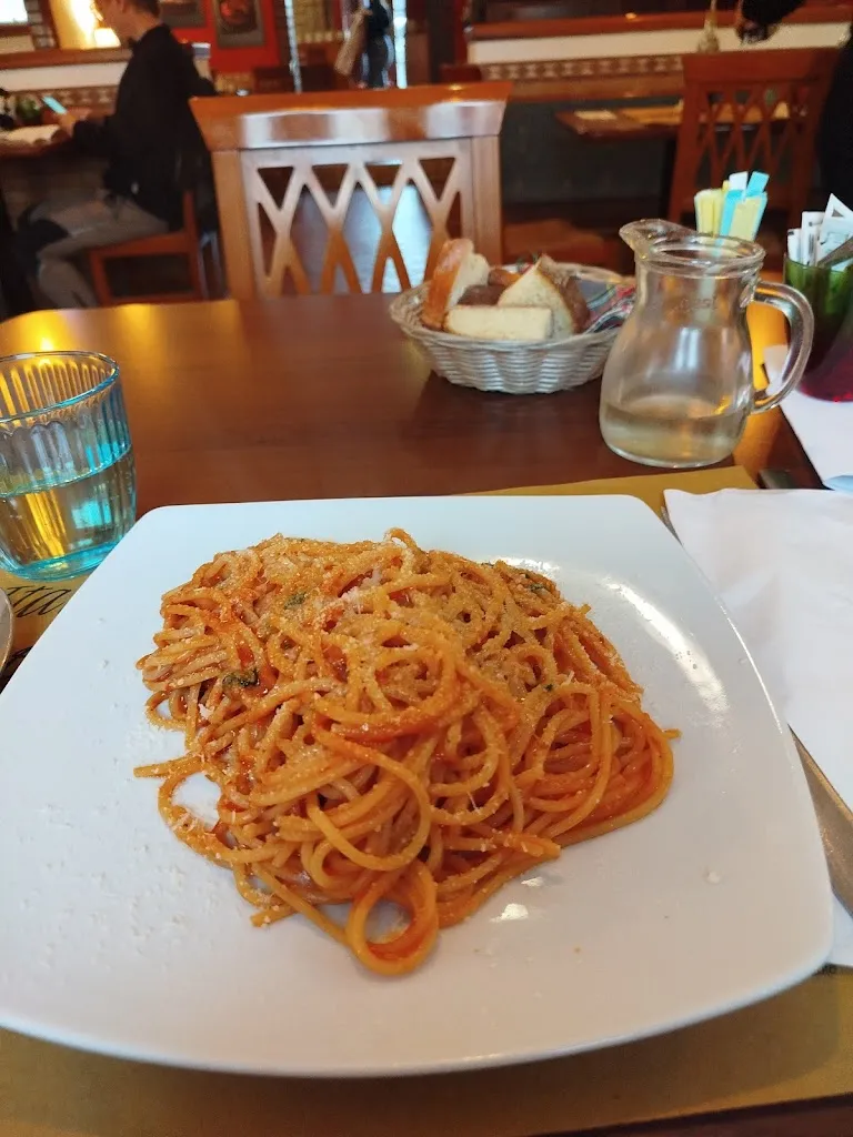 Yuliia_Bar Roma Pinsa e sapori. Pinse pizze hamburger club sandwich_Casale sul Sile_recensione