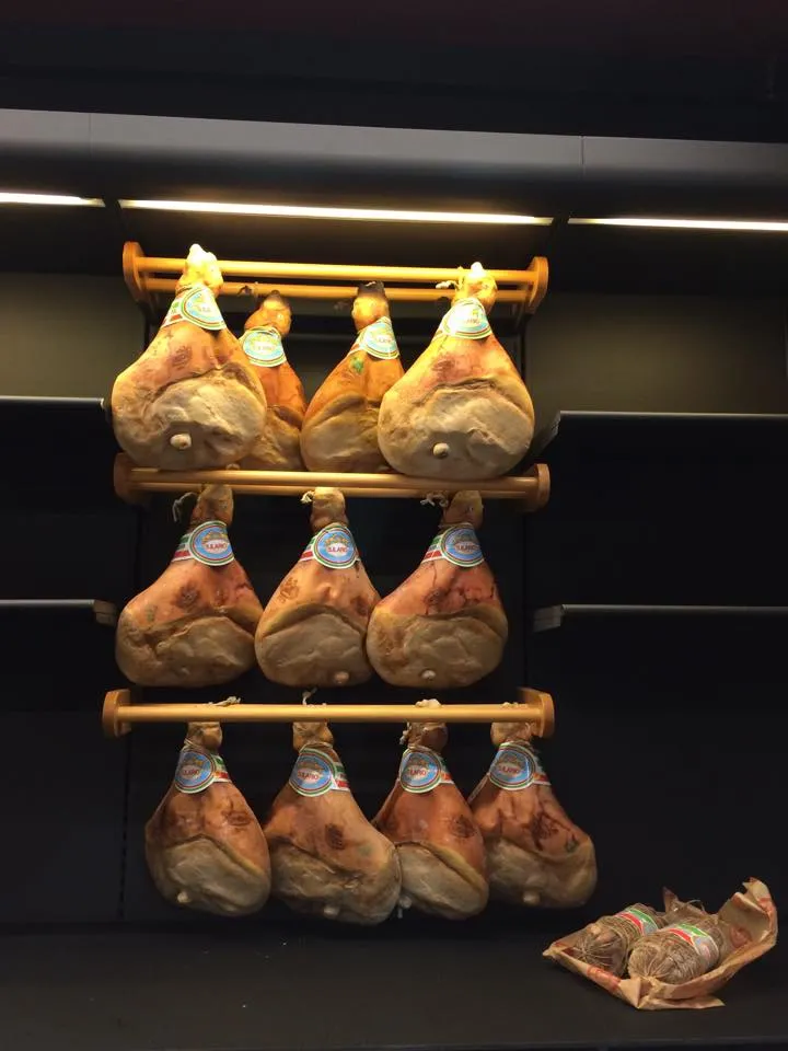 Bottega e Assaggi da Piero_Casier_slider_image_2