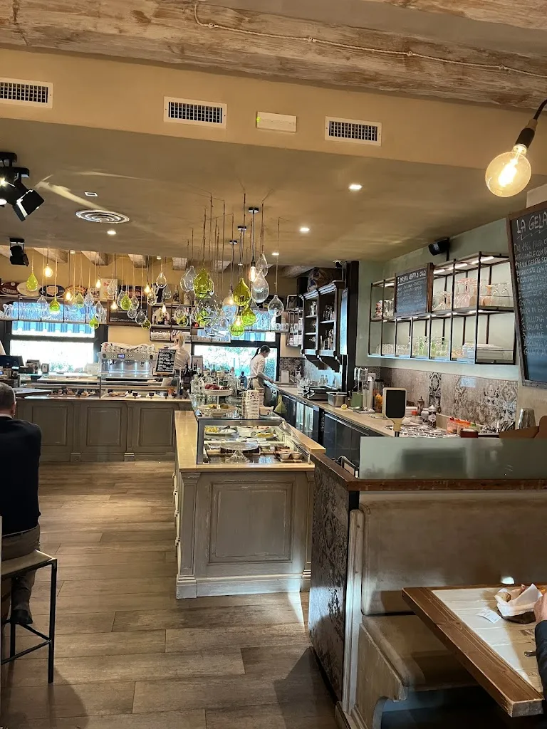 Aleksandar Knežević_Al Centrale_Casier_recensione