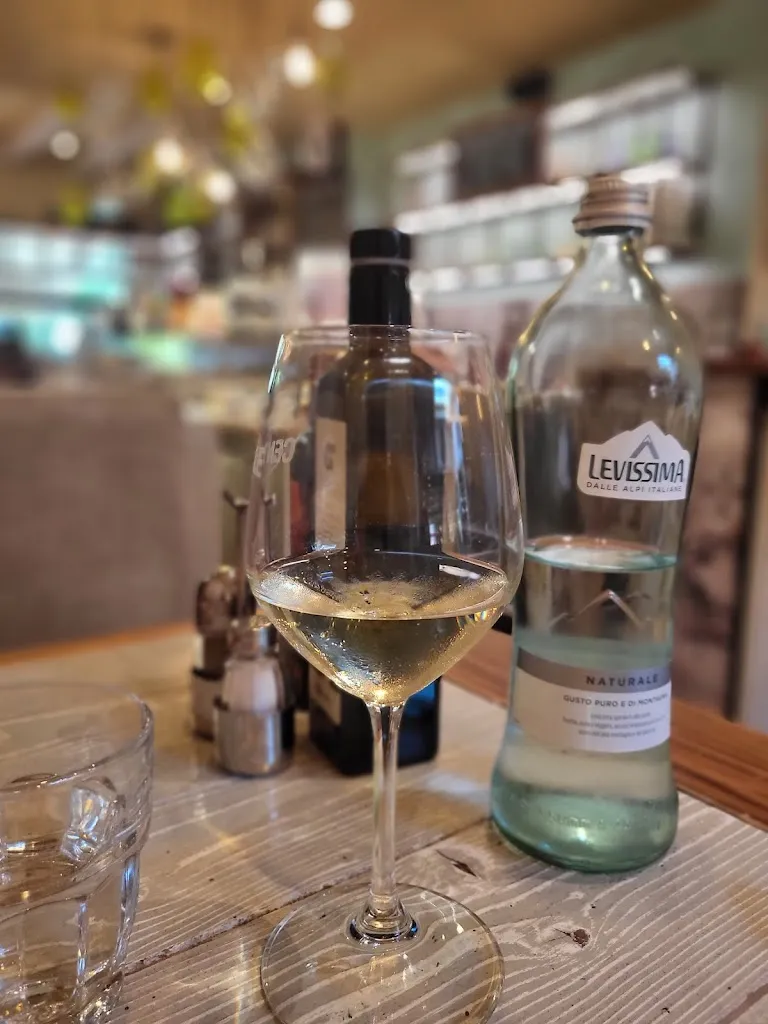 Florian Schoenknecht_Al Centrale_Casier_recensione