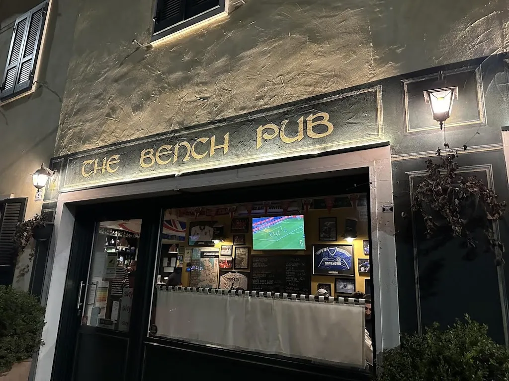 The Bench Pub restaurant in Cavalcaselle