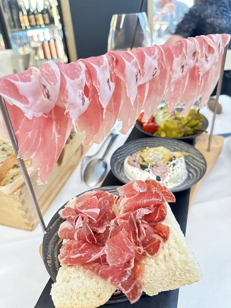 Little Dachshund Club “Little Dachshund Club”_Al Taolon_Cavalcaselle_review