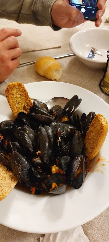 ROBERT MENGHINI_Pizzeria Trattoria Albergo Tavernetta Di Zuccotti Ugo E C. Snc_Cavalcaselle_review