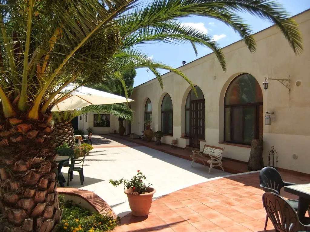 Farm-B & B Fiori d'Arancio restaurant in Palagiano