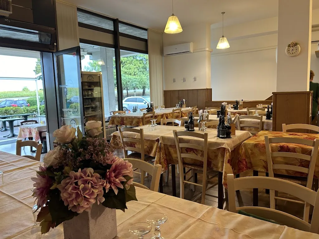 Pizzeria Tiziano restaurant in Castelnuovo del Garda