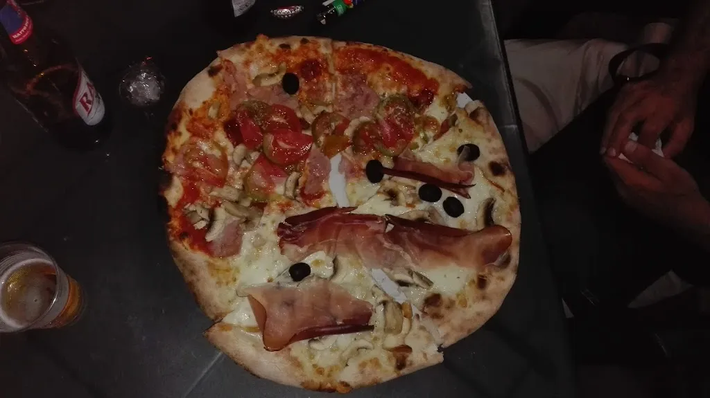 Pizzeria Del Gallo restaurant in Palagiano